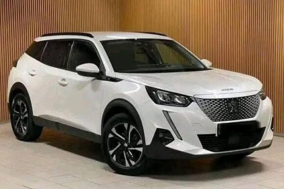 Peugeot e-2008 Allure – 2021