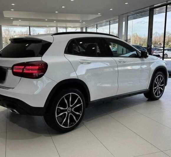 Mercedes-Benz GLA 200 AMG Line – Image 5