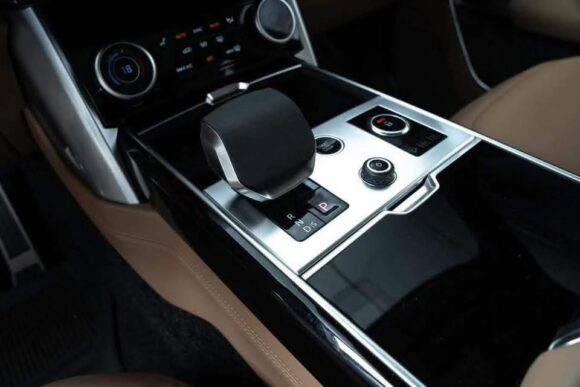 Range Rover P510 – Image 3
