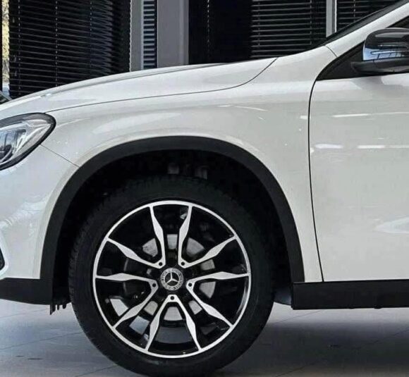 Mercedes-Benz GLA 200 AMG Line – Image 7