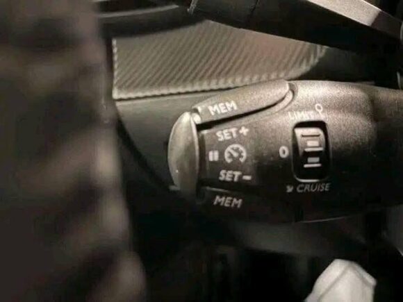 Peugeot e-2008 Allure – 2021 – Image 4