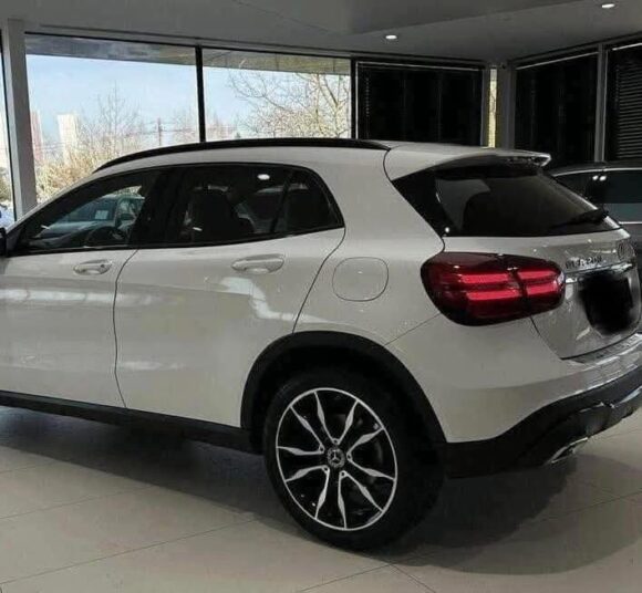Mercedes-Benz GLA 200 AMG Line – Image 9