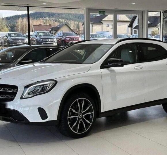 Mercedes-Benz GLA 200 AMG Line – Image 11
