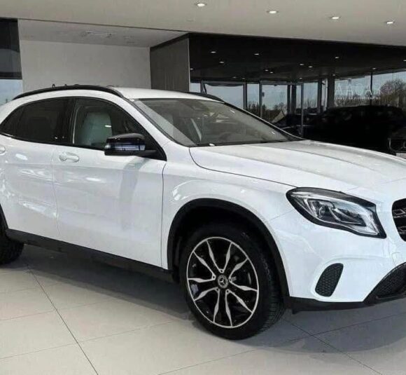 Mercedes-Benz GLA 200 AMG Line – Image 13