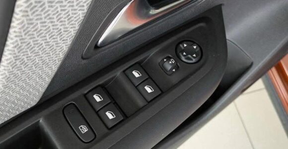 Citroën C4 1.2 PureTech Shine EAT8 (2022) – Image 11